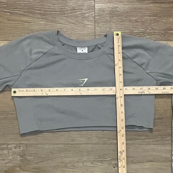 Gymshark Cropped Crewneck Sweatshirt Womens Medium Gray Gym Workout Athletic - Picture 6 of 6